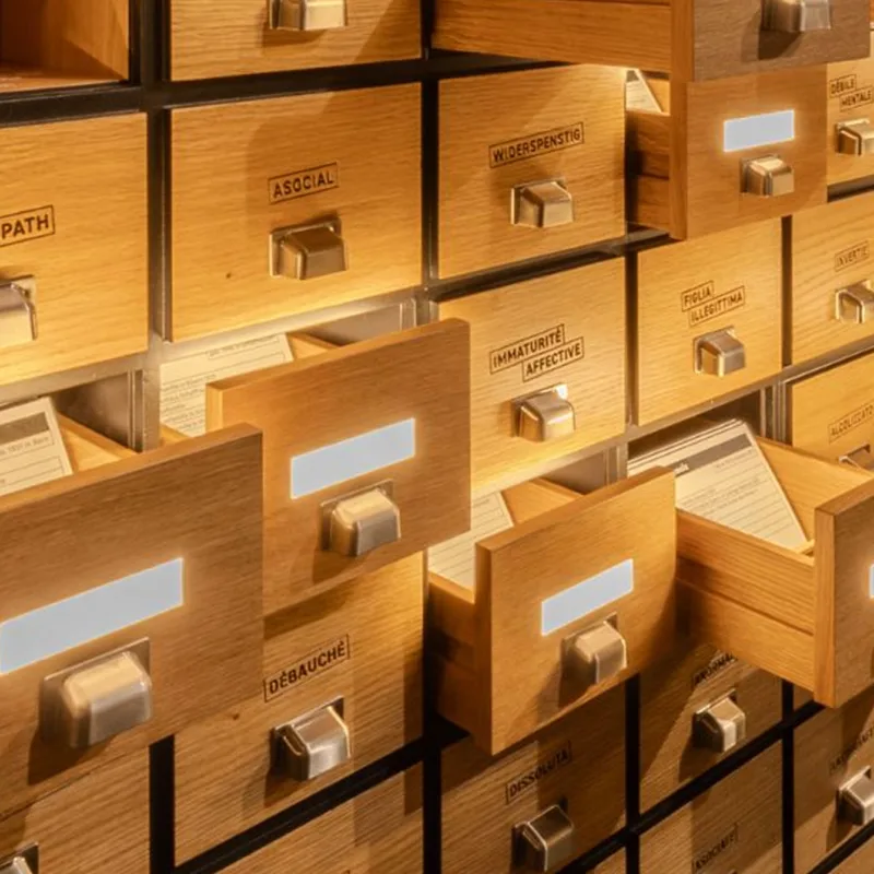 Schubladen aus der Ausstellung "VERSORGT. VERDINGT. VERGESSEN?"